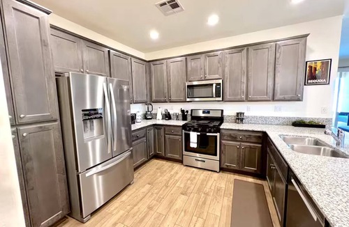 Tulare House | Cozy house w/hot tub-pool close to national parks