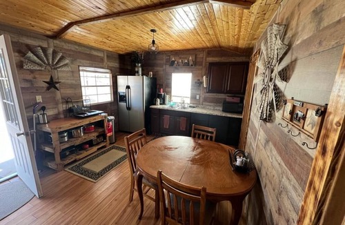 Payson House | Cozy house w/min away from outdoor adventures. Hiking, off roading & more.