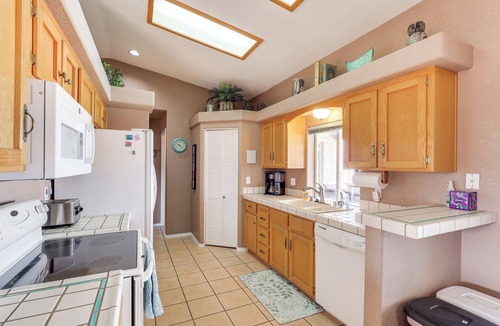 Lake Havasu City House | Cozy Lake Havasu City Home - Pool and Hot Tub