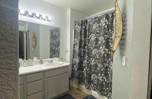 Las Vegas House | Cozy master-br by strip. Pets welcome + parking