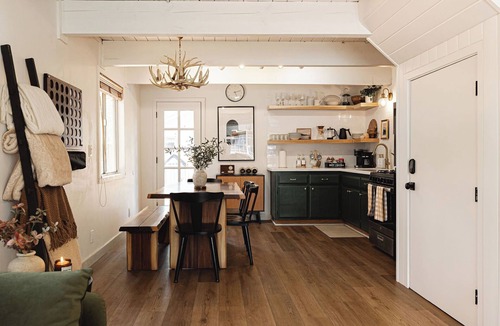 Sugarloaf Cabin | Cozy Modern AFrame Cabin/Hot Tub/Mini Golf/Firepit/Fenced Yard/Deck/Big Bear