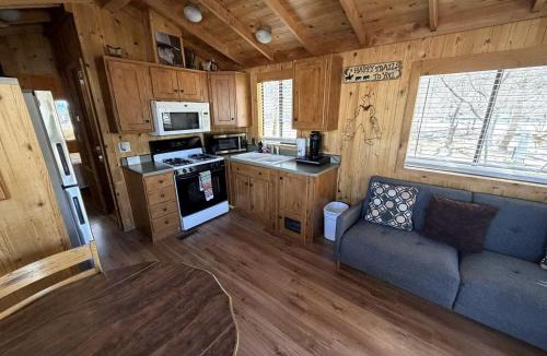 Lone Pine House | Cozy Mountain-Style Cabin with Scenic Sierra Nevada Views Near Lone Pine, California