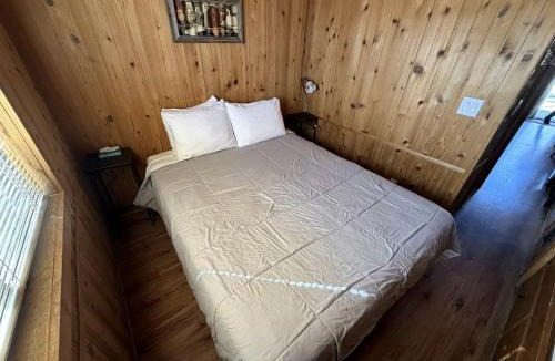 Lone Pine House | Cozy Mountain-Style Cabin with Scenic Sierra Nevada Views Near Lone Pine, California