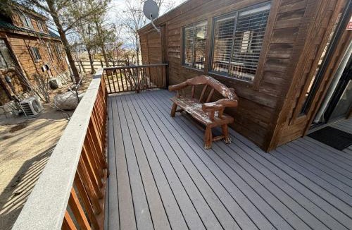 Lone Pine House | Cozy Mountain-Style Cabin with Scenic Sierra Nevada Views Near Lone Pine, California