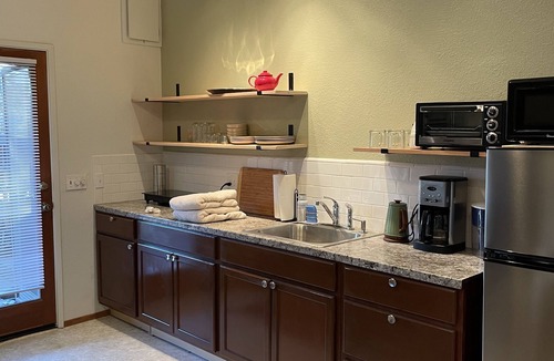 North Lakeport Apartment | Cozy, New, One Bedroom private Apt near Hospital with Boat Parking & Hook Up