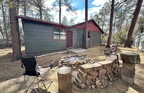Ponderosa Park Cabin | Cozy Pines Cabin in Prescott - 3bd/2ba