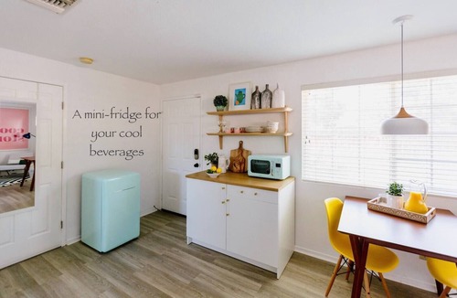 Redlands Apartment | Cozy private studio in Redlands with a king bed, fast Wi-Fi, kitchenette, in-unit laundry, and fenced yard. Ideal for solo travelers or couples visiting for work, education, relocation, or stays near the University of Redlands and Loma Linda.