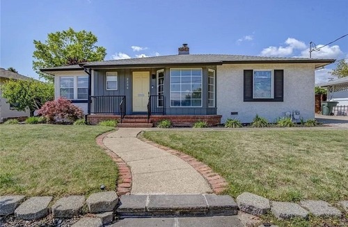 Greenwood House | Cozy retreat on quiet street.Outdoor adventures at your fingertips.