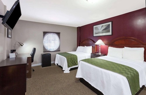 Downtown Los Angeles Hotel | Cozy Room Near LA's Top Attractions: Perfect for Exploring & Enjoying Downtown