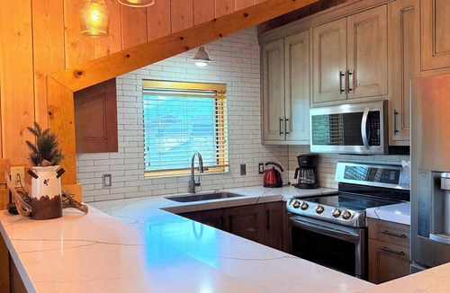 Deer Valley Condo | Cozy Ski Chalet, Mountain Views and short walk to base of Deer Valley!