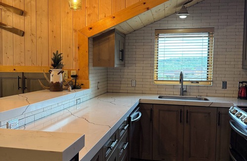 Deer Valley Condo | Cozy Ski Chalet, Mountain Views and short walk to base of Deer Valley!