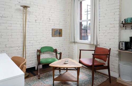 Westlake Apartment | Cozy Studio in peaceful Los Angeles with AC