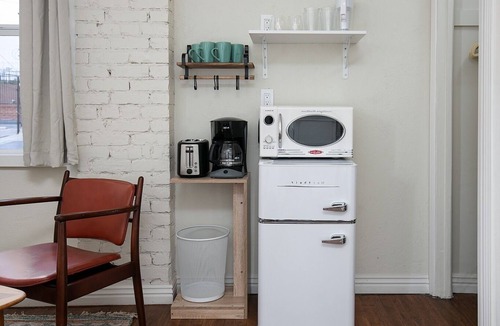 Westlake Apartment | Cozy Studio in peaceful Los Angeles with AC