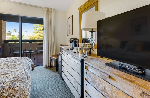 Inner Circle Apartment | Cozy Studio in the Heart of Scottsdale W/Free WiFi, Private Patio, & Shared Pool