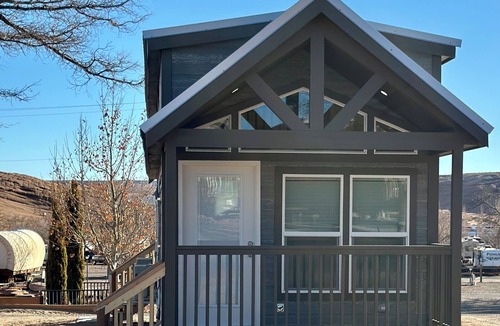 Page Cabin | Cozy Tiny Home King Room #19A