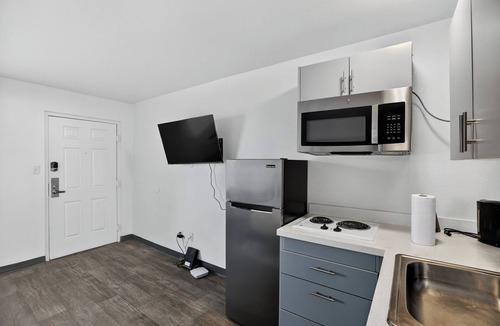 Las Vegas Apartment | Cozy updated studio with comfortable modern layout