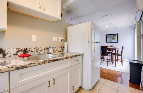 Richfield House | Cozy Vegas Casita w Pool & Hot Tub Access!