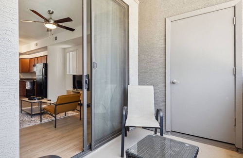 Glendale Sports and Entertainment District Apartment | CozySuites Glendale - Westgate w pool! 14