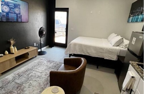 Hobbs Apartment | Crash Pad- Studio West Room 502B