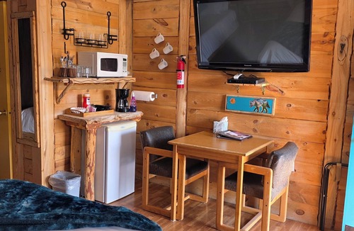 Cedaredge Cabin | Creekside Basecamp 1 at the Cedaredge Lodge: one king and one queen bed