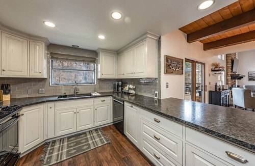 Dogwood Mountain Cabin | Creekside Cabin *Pup-Friendly with AC*