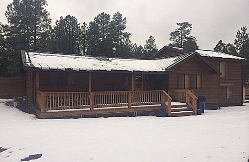 Pinetop-Lakeside Cabin | *CUTE COZY CABIN IN THE PINES*PET FRIENDLY*FENCED YARD*