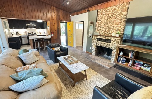 Lakehead-Lakeshore House | Cute Lake Home, 2 Bedroom, 1 Bath, 50 & 30 AMP EV - Shasta Lakeshore Retreat #16