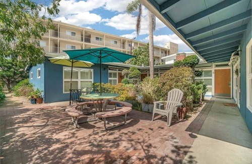 South Redondo Apartment | #D 1-level, 2Bd, 1block to Beach, Esplanade, Shops