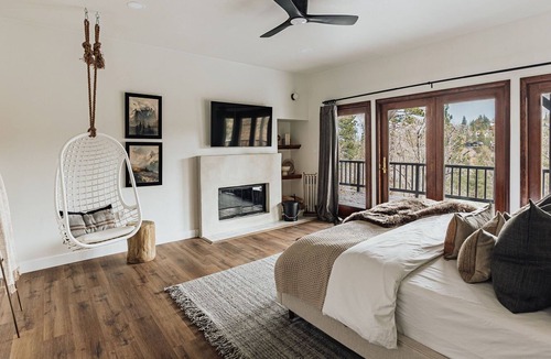 Moonridge House | Dawson Summit - Elegant/Modern Farmhouse +Views! NEW SPA ADDED!