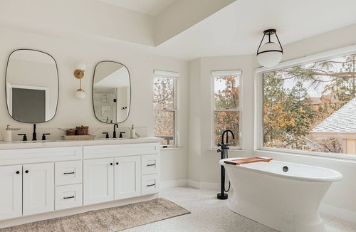 Moonridge House | Dawson Summit - Elegant/Modern Farmhouse +Views! NEW SPA ADDED!