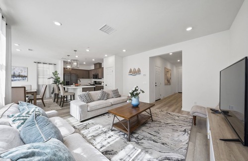 Upland House | Delightful 3BR - ｜Family-Friendly｜Relaxing Patio｜Flexible Lease #41423