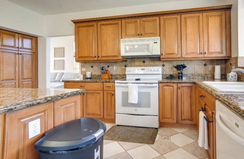 Garden Lakes House | Delightful 6-bed 3 full bath house in Avondale. Pool, Spa NFL MLB NASCAR Golf +