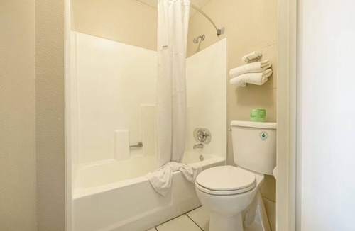 Barstow Hotel | Delightful Retro Room with Queen Bed Near Harvey House - Route 66 Nostalgia