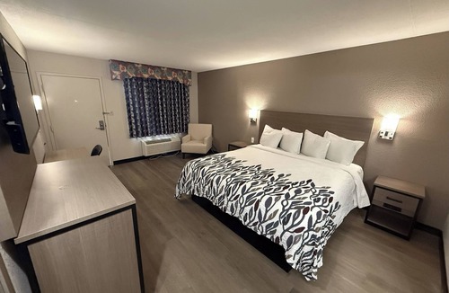 Tucson Hotel | Deluxe King Room — Affordable Comfort Near Tucson Airport & Free Parking