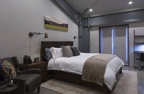 Wilbur Springs Apartment | Deluxe King Room on Winery & Vineyard Property