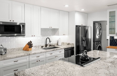Scottsdale Estates Nine House | Desert Bloom l 5 min to Old Town l Hot Tub