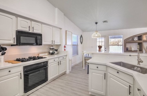 Mission Hills House | Desert Chic Vegas Vibes 18 mi to strip, 4 bdrm, Pool + Spa