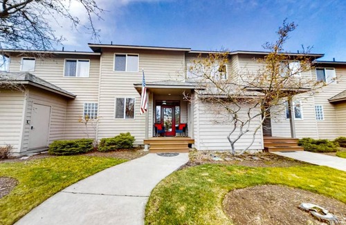 Redmond House | Desert Eagle On Par