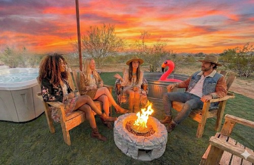 Joshua Tree House | Desert Game House with Hot Tub and Stargazing