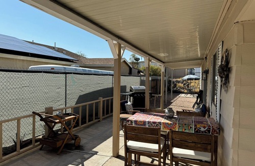 Holiday Shores House | Desert, Lake & River Retreat. 15 mins to Laughlin. Close to everything.