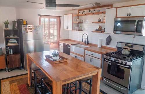 Landers Cabin | Desert Retreat w/Hot Tub, Mini Golf, Movie Theatre, Stargazing, Private 2 Acres
