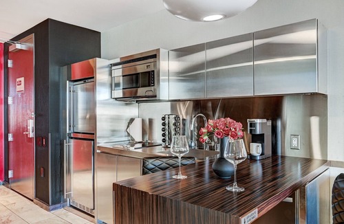 Las Vegas Resort | Desert Rosé | Palms Place | Strip Views | No Resort Fees | Free Parking