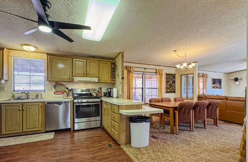 Meadview House | Desert View Retreat - Sleeps 22, Game Garage, Near Skywalk & Lake Mead