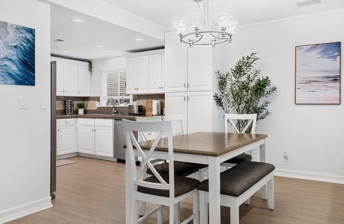 Santa Ana Heights House | Designer Beach Home, Rooftop Deck, Free Parking, Bike Rentals, King Suites