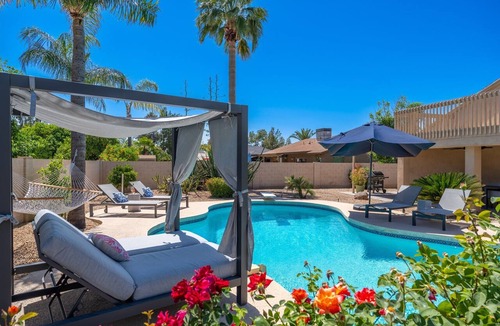 Honeyridge Manor House | Designer Oasis minutes from Scottsdale Events - Heated Pool - Hot Tub - Sleeps 8