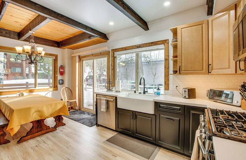 Christmas Valley House | Discount Available! Lake Tahoe Gem w/Pool Table