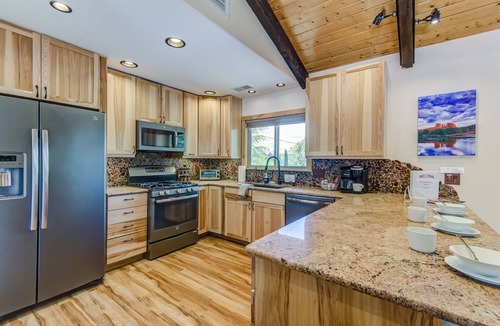 West Sedona House | Discover luxury at Sedona Sugarloaf Dream: 4BR, 3BA with stunning red rock views.