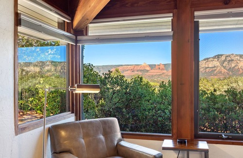 West Sedona House | Discover luxury at Sedona Red Rock View, a stunning 2-bedroom home in West Sedona.