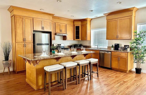 Placentia House | Disneyland Getaway Tri-level Gated Townhome