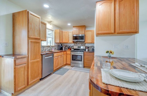 Prescott Heights House | Dog Friendly! Peaceful Wooded Retreat in Prescott